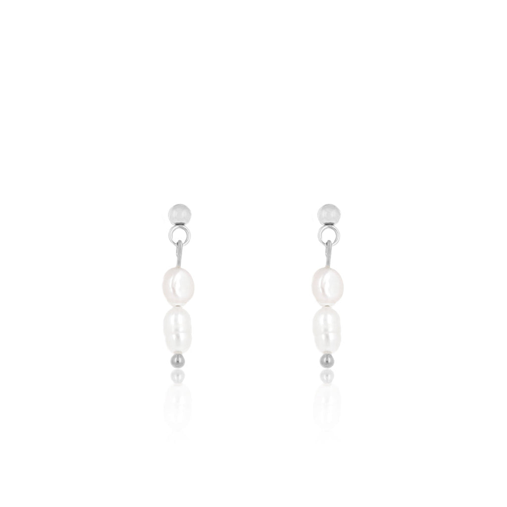 Silver earrings with pearl beads